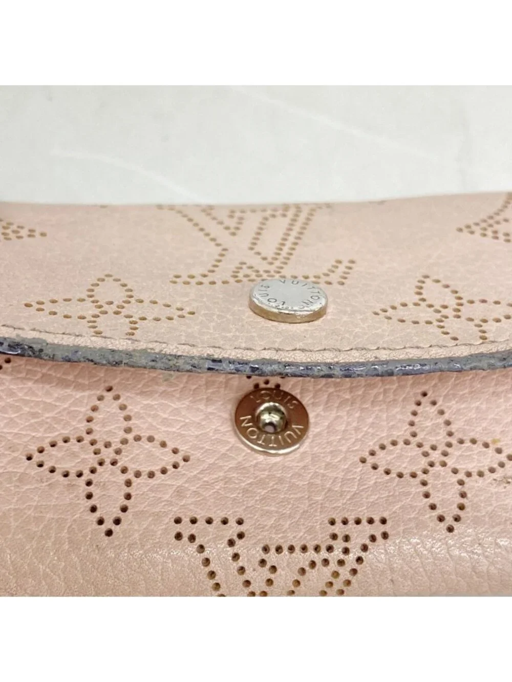 Louis Vuitton Key Case Mahina Multicles 4 Magnolia Key Holder